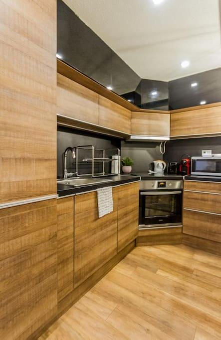 Charming By Newave Apartman *