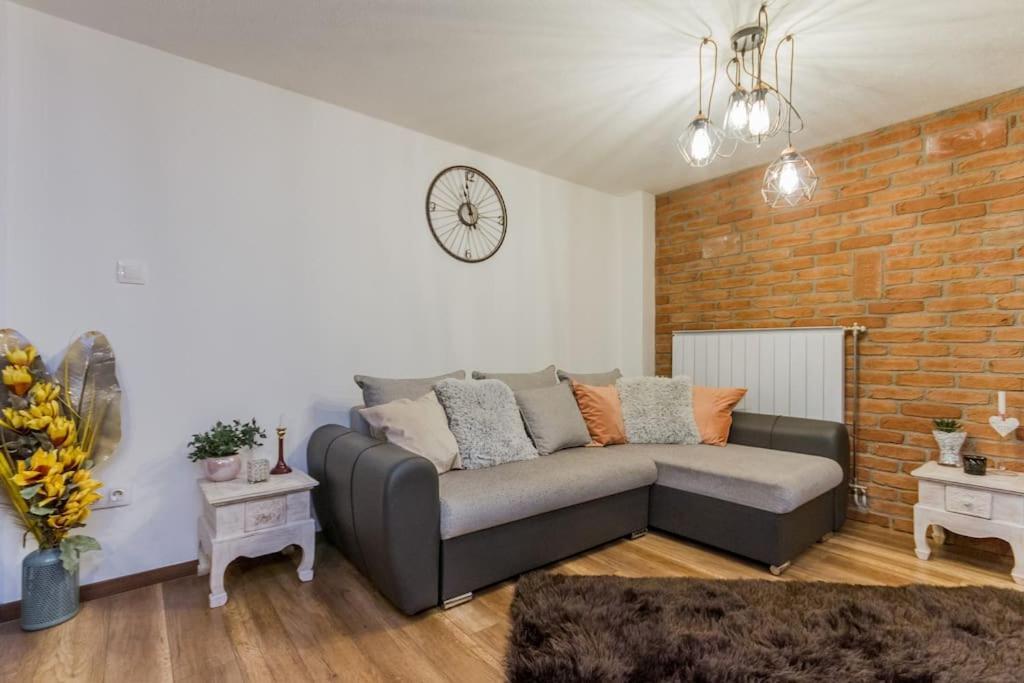 Charming By Newave Apartman *